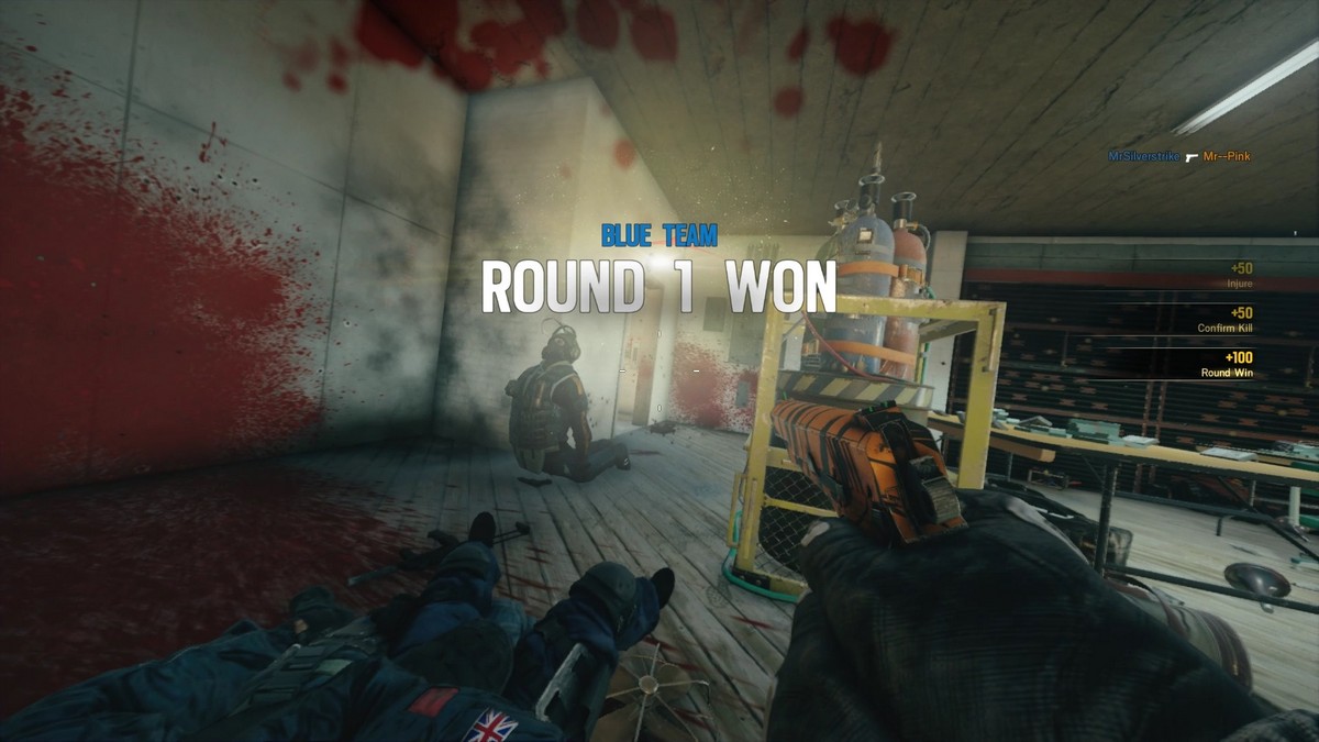 The last few moments of each round can be quite engaging! If you’re playing a 1-on-1 at the end of a round, communication can still be important: teammates can still operate cameras and spot enemies. This kind of communication could be your key to victory.